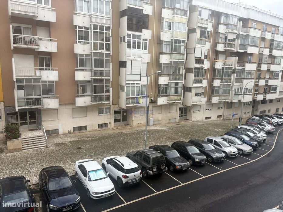 Oportunidade única: apartamento T2 em Oeiras para investimento seguro
