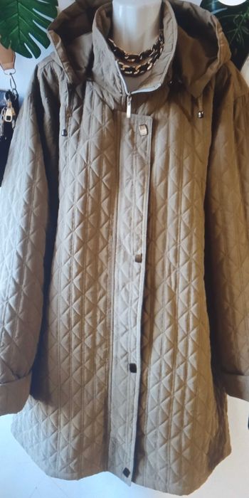 Весняна стьобана курточка  р-54 . Нова.