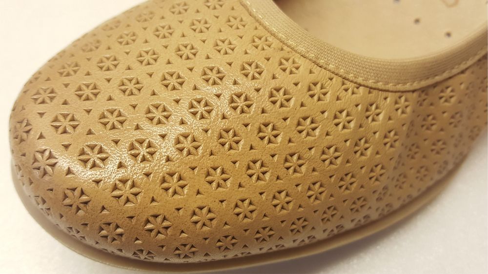 Нові шкіряні туфлі Caprice