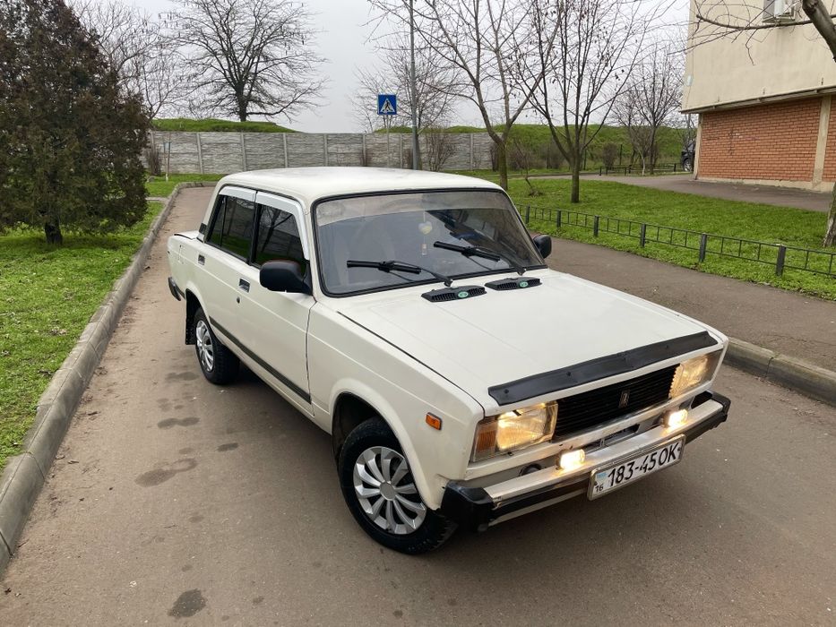 Пятёрка на ходу, бз зажигание, електробензонасос, новый стартер, карбюратор, генератор, трамблёр, свечи, аккумулятор, патрубки. Свежее масло, новенький антифриз. Кпп 4 ничего не воет и не выбивает, кузов в хорошем состоянии. Есть фаркоп. Половина ходовой новая. Салончик ухоженный, страховка действующая присутствует. Прошу не звонить с гупостями!