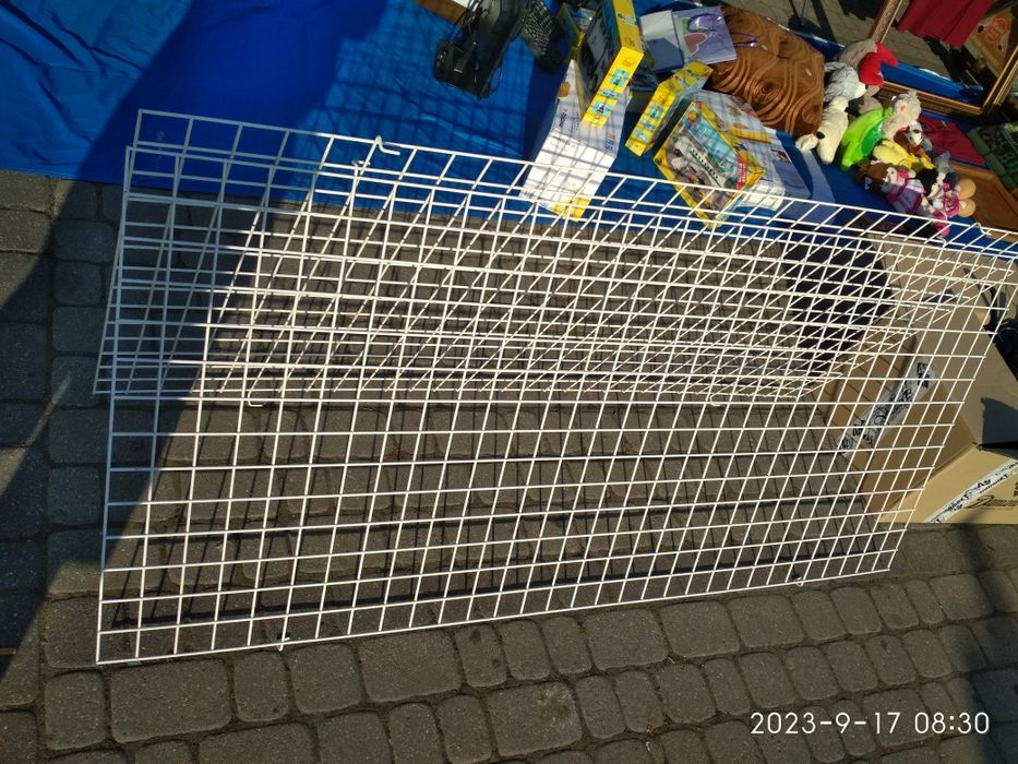 Dwie kratki wystawiennicze