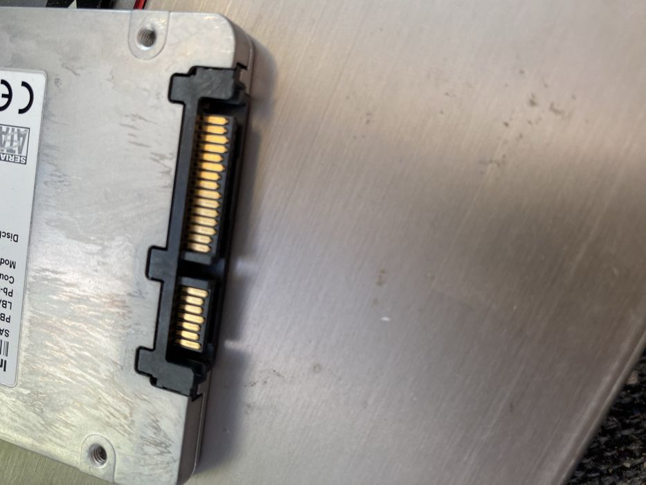 Блок памʼяті SSD intel 240 Гб