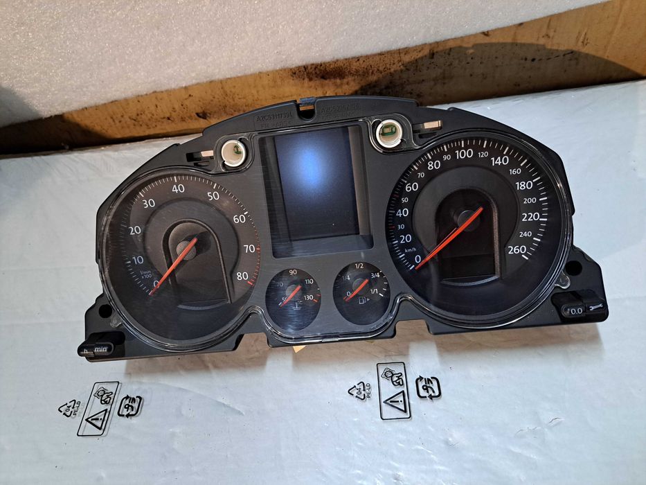 Licznik Volkswagen Passat B6 2.0 FSi -870F