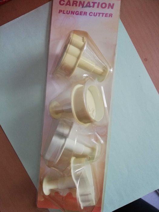 Peças artesanais em feltro, tecido e outros materiais