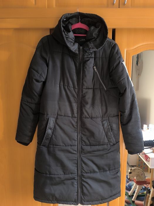 Zimowa kurtka za kolano.