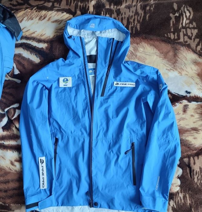 Продам мужскую спортивную ветровку