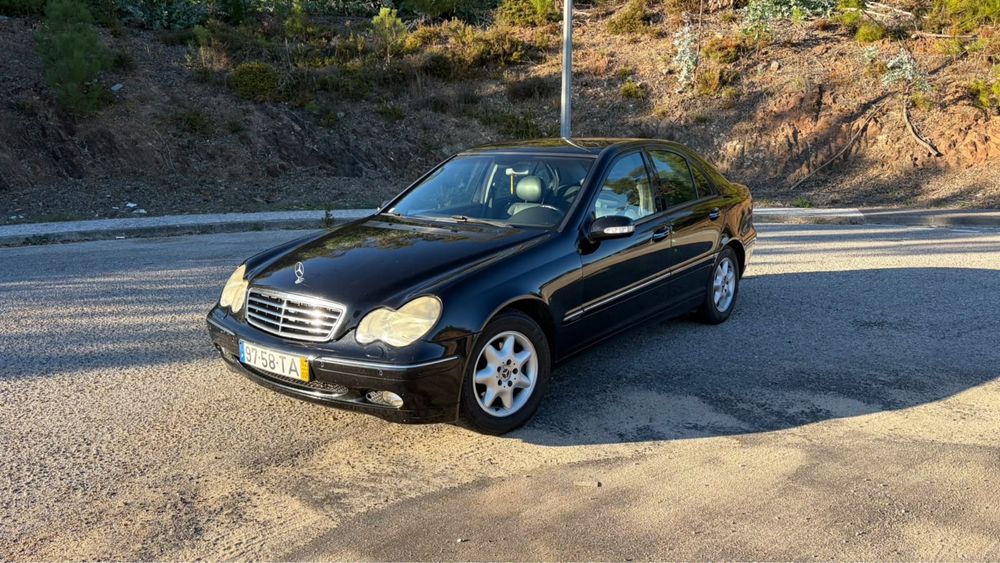 Mercedes-Benz 220
