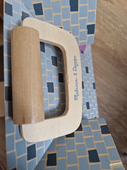 Melissa & Doug domek drewniany