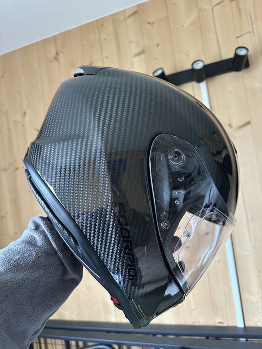 S-ка Scorpion exo 1400 carbon шолом шлем