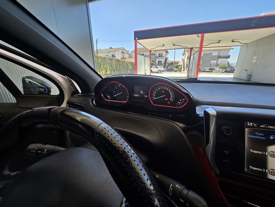 Peugeot 208 GTi 1.6 THP 200cv