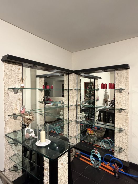 Conjunto de sala de jantar e moveis de apoio