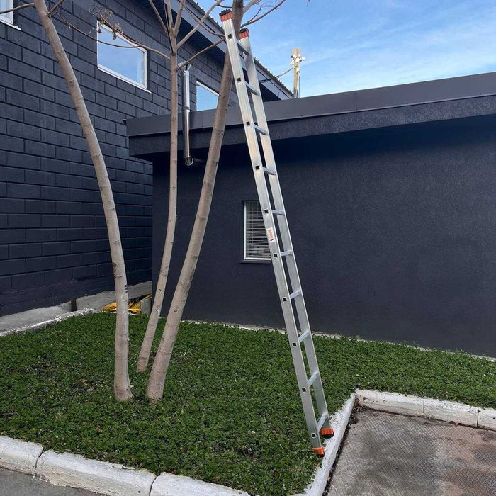 Алюмінієві драбини приставні, двосекційні, трисекційні. Висота до 12 м