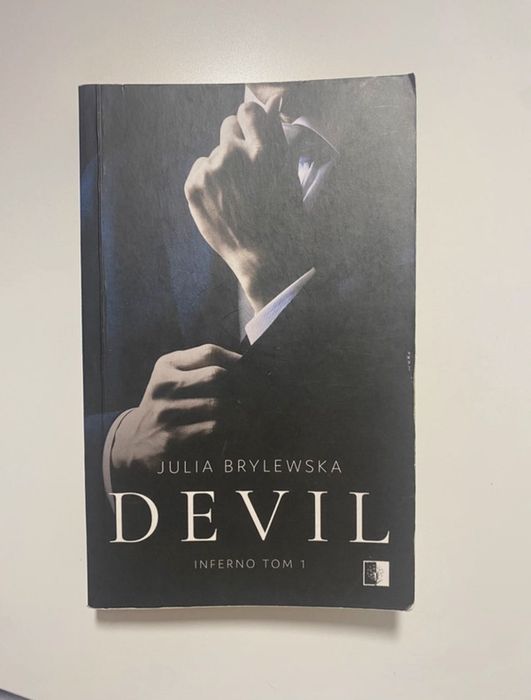 książka „devil” wersja kieszonkowa