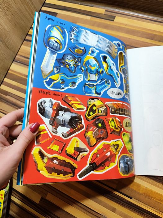 Usborne Zbuduj bojowe roboty. Książka z naklejkami
