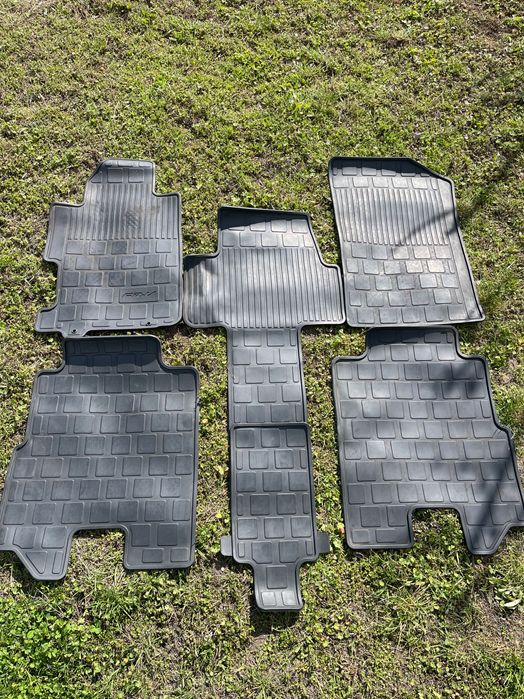 Килимки для автомобіля Honda FR-V