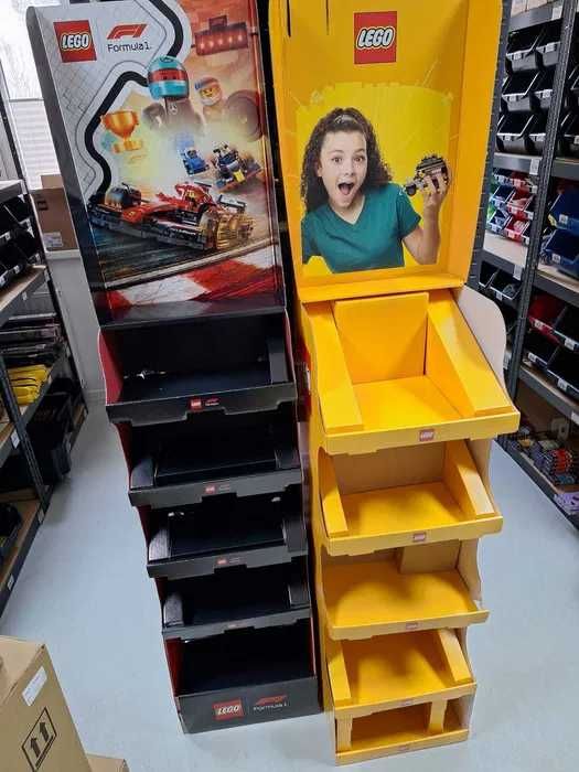 Regał z klocków LEGO