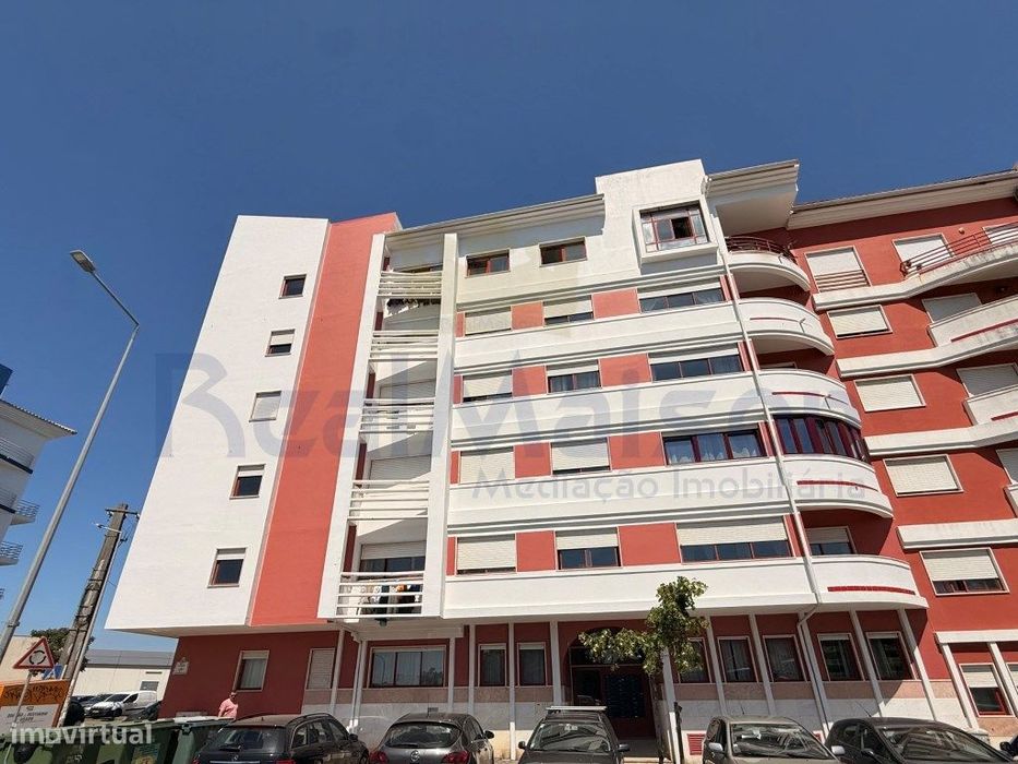 Vende-se Fantástico Apartamento c/ Parqueamento na Cavaleira