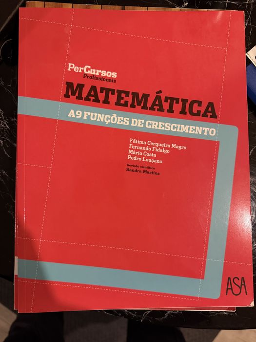 Livros escolares impecáveis