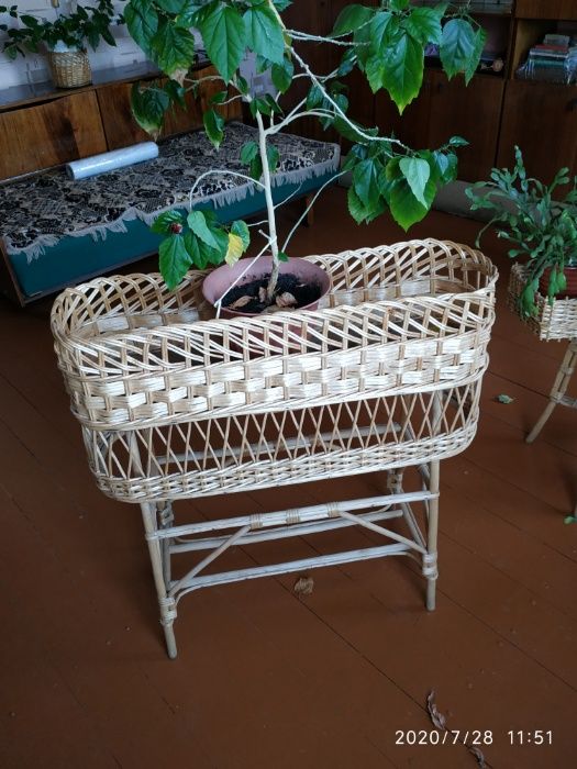 Продам подставки для цветов. г Змиев.