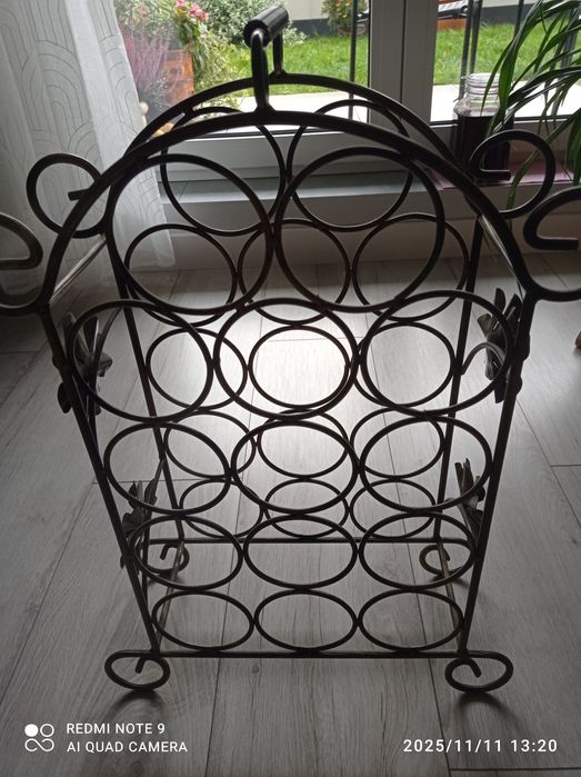 Stojak na wino metalowy