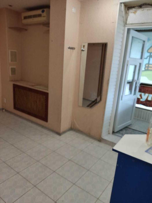 Продам магазин 32 м², вул. Героїв УПА.
