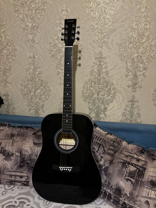 Гітара Maxtone в чорному кольорі