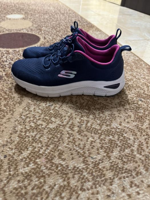 Жіночі кросівки Skechers arch comfort &swift fit