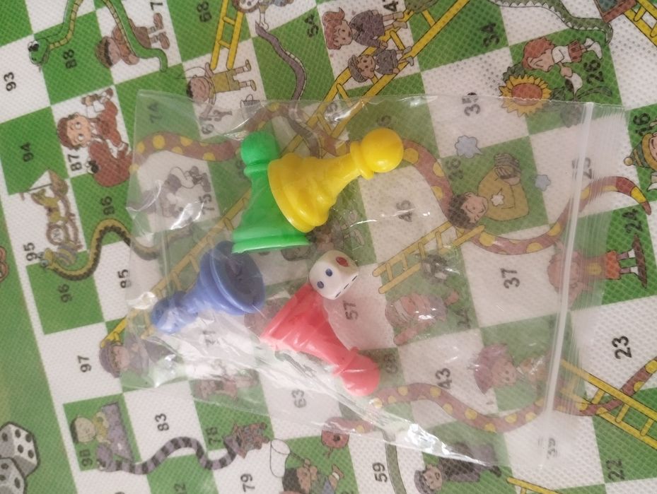 Jogo tabuleiro escadas e cobras