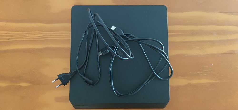 Playstation 4 Slim + Nioh