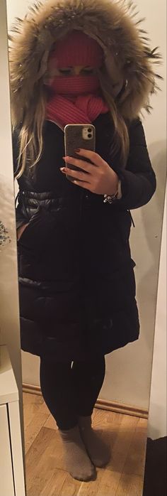 Dluga kurtka puchowa z futrem naruralnym