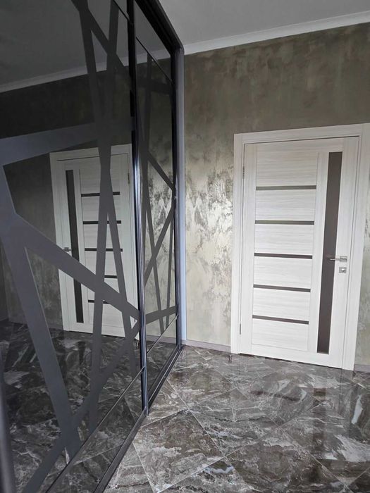 Продаж двоповерхового будинку з новим ремонтом. Мінімальне оформлення