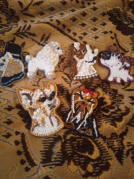 Продам брошь из бисера