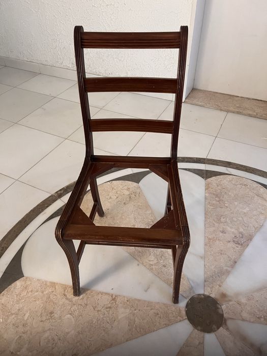 Cadeira de madeira de design classico