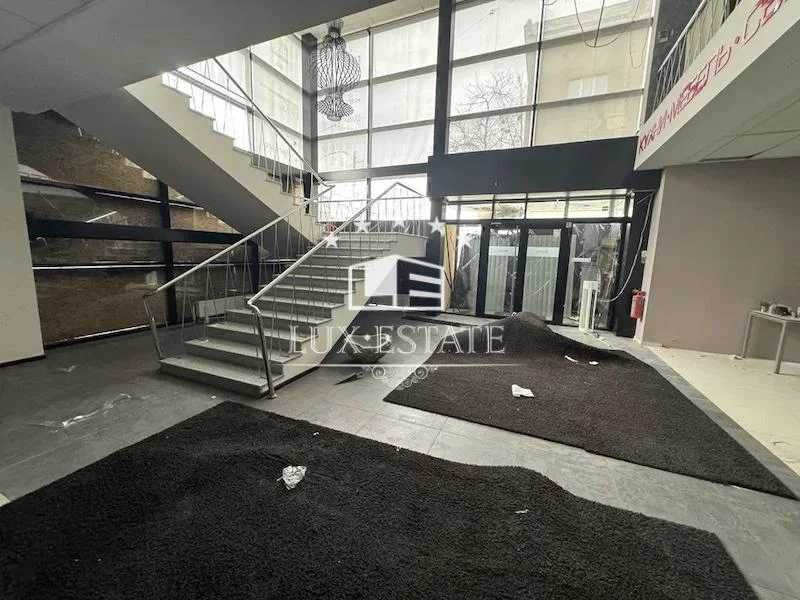 Аренда помещения 1700 м2 на Веснина 5