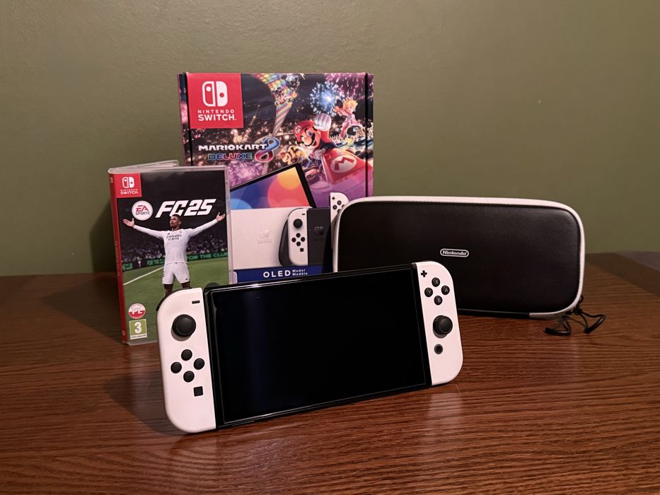 Nintendo Switch OLED + etui, FC25 i karta 256GB