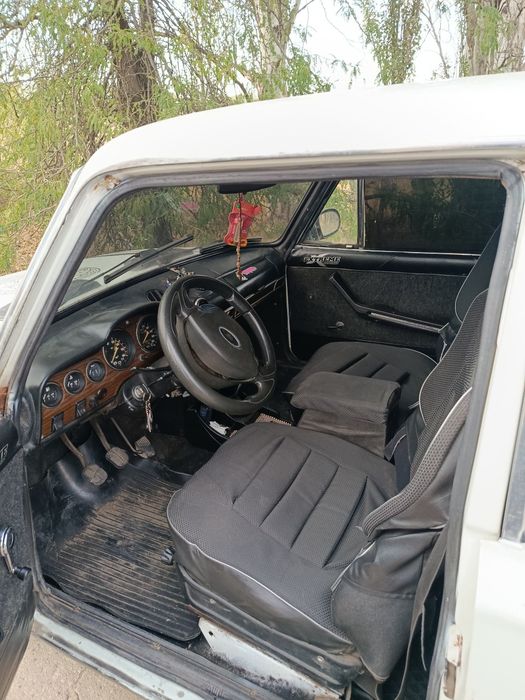 Продам авто ваз 2106