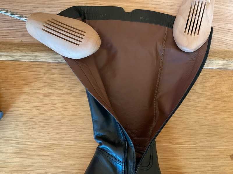 Botas de pele, pretas