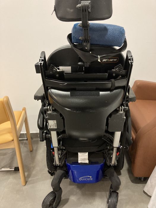 Cadeira de rodas elétrica