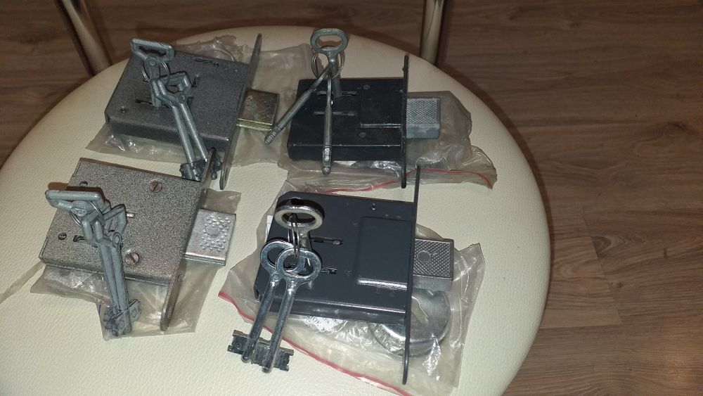 Продам врезные замки с длинным ключом.