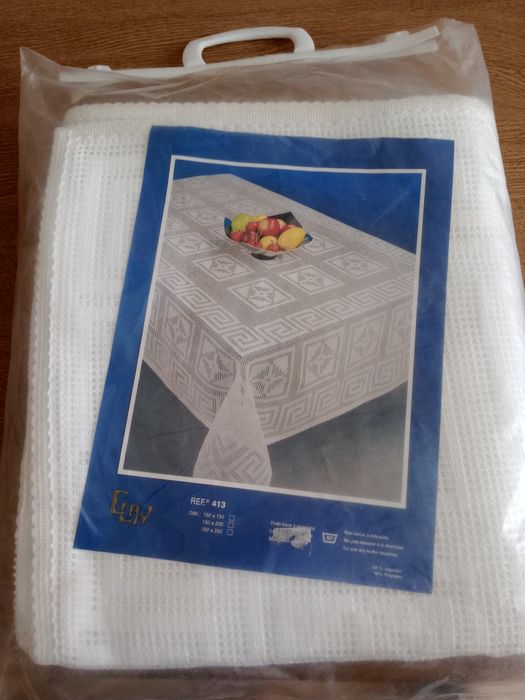 Vendo toalha bordada de mesa