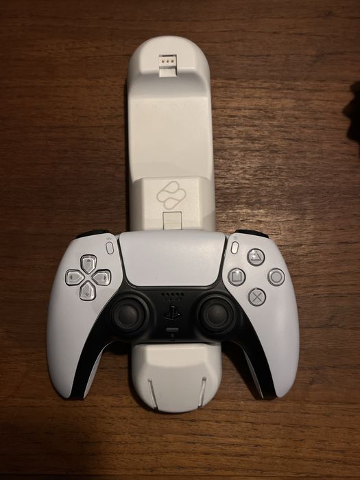 Comando e estacao de carregamento Playstation 5
