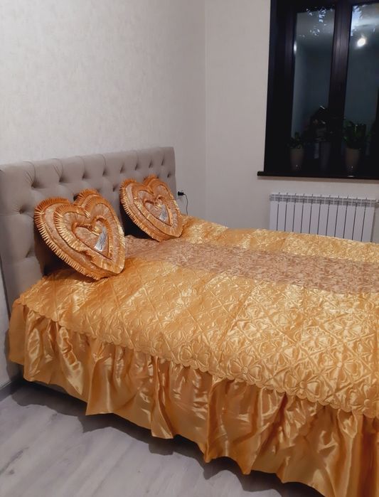 Покрывало с подушками