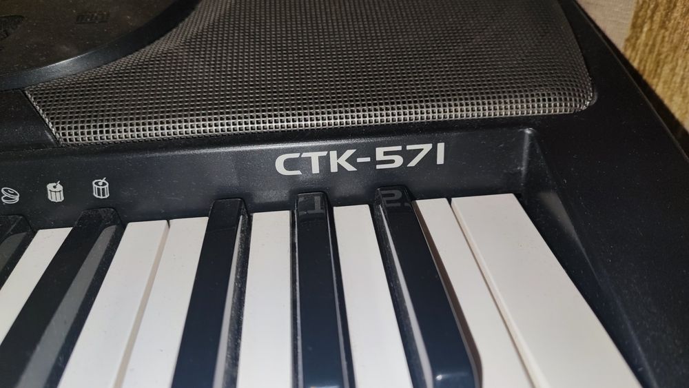 Piano Casio CTK-571