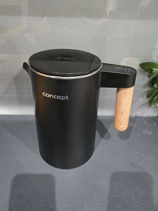 Czajnik concept czarny z termoregulacją