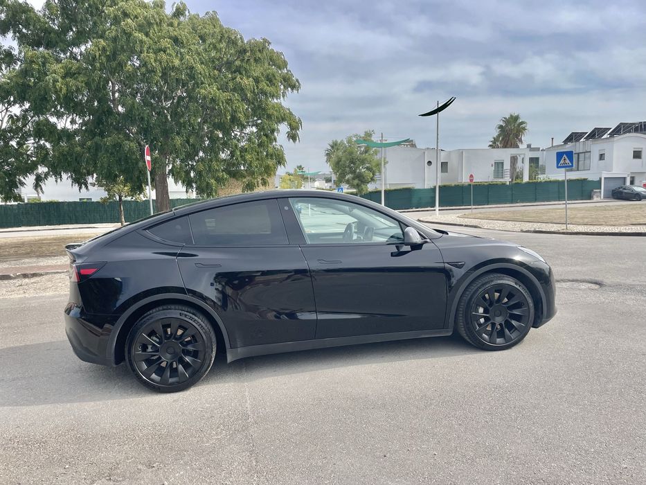 Tesla Model Y 2023 Standard Range 80.000km