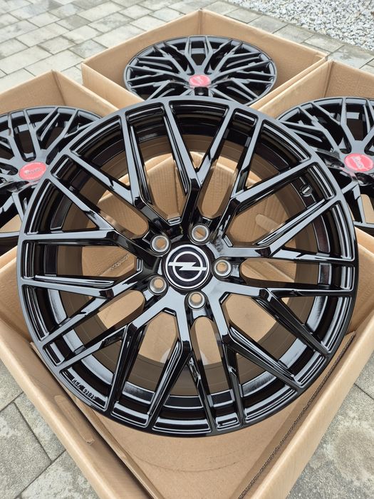 #RS4 Alufelgi R18 5x120 Opel Insignia Czujniki ciśnienia TPMS Śruby