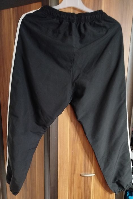 Spodnie dresowe męskie Adidas rozmiar M stan bardzo dobry