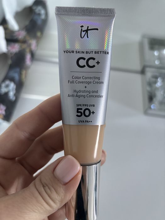 IT COSMETICS CC+ Your skin but better, kolor light medium