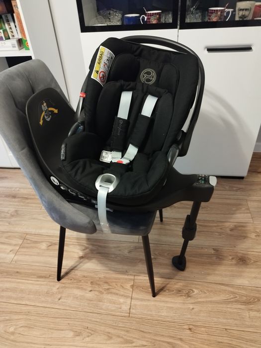 Fotelik samochodowy firmy Cybex Cloud Z i-size Plus  wraz z bazą