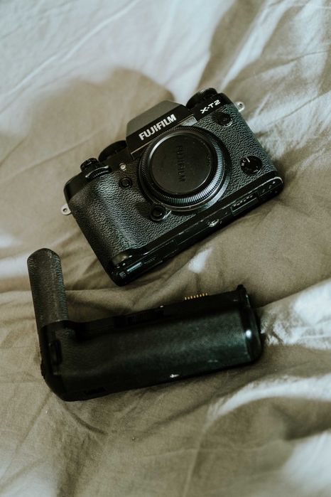 Fujifilm XT2 body + grip